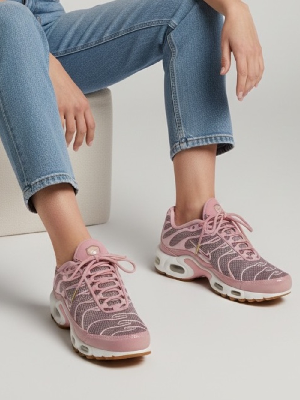 Nike Air Max Plus Sneakers Woman Size 6.5 Pastel Pink New